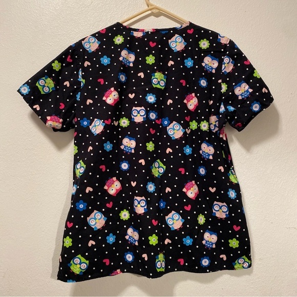 Zoe t Chloe Scrub Top Women’s Size M Cotton Owl Print V-Neck Pullover - Picture 3 of 10
